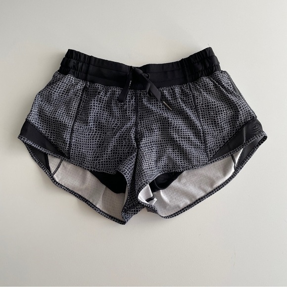 Lululemon ATHLETICA Hotty Shorts 2.5” Black Navy 2 - Picture 2 of 7